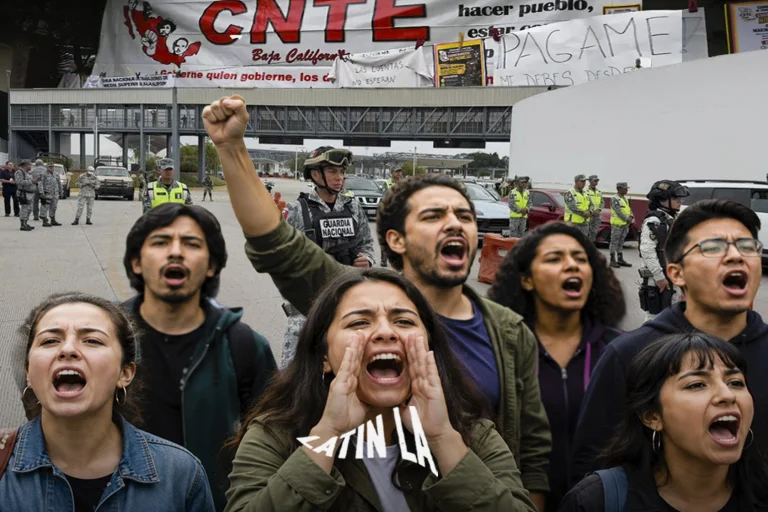 Maestros de la CNTE bloquean la entrada a México por El Chaparral y carreteras en San Quintín