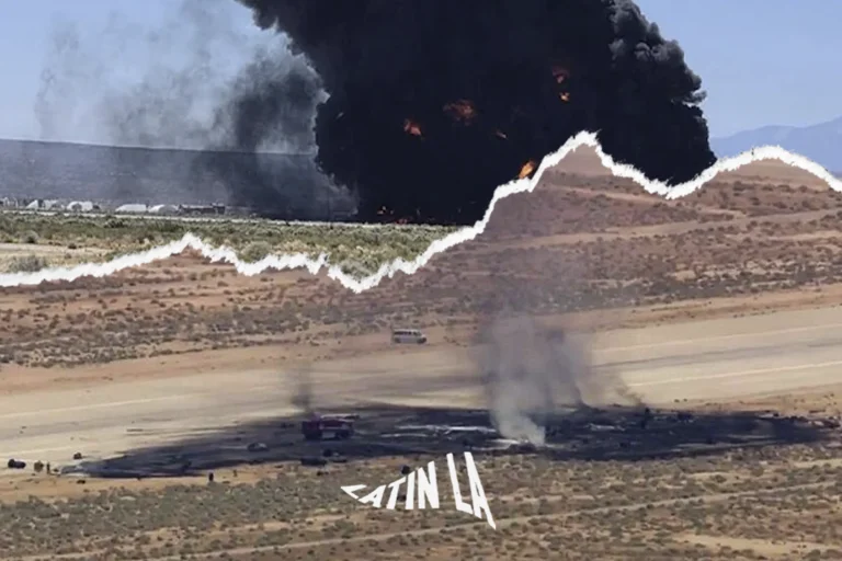 VIDEO: Mueren ocho personas tras desplome de bombardero B-52 en el desierto de California