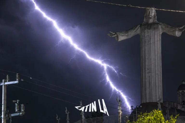 Tormenta eléctrica sorprende a Tijuana y deja espectaculares postales durante la madrugada