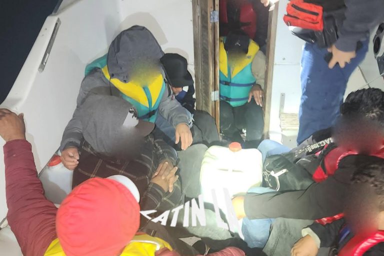 Guardia Costera de EE. UU. intercepta embarcación con 21 migrantes cerca de la isla San Clemente; un hombre muere durante el operativo